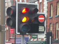 Cum functioneaza un semafor de trafic: sisteme inteligente si clasice