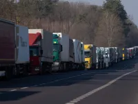 Rusia socheaza din nou si stabileste interdictia de circulatie a camioanelor inmatriculate in spatiul european