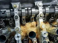 Zahăr în motor: cum și-a distrus mașina un șofer care a urmat sfaturi de pe TikTok