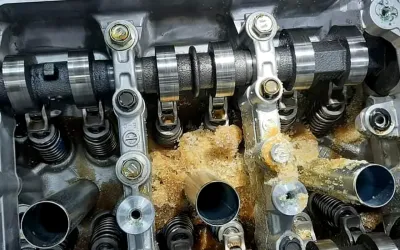 Zahăr în motor: cum și-a distrus mașina un șofer care a urmat sfaturi de pe TikTok