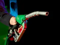 Jaki system pomaga pistoletowi dystrybutora paliwa automatycznie się wyłączyć, gdy bak samochodu jest pełny?