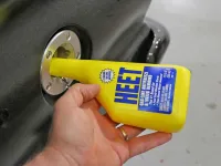 Aditivii pentru combustibil: Merită investiția sau sunt doar bani aruncați?