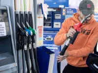 Cum au reusit zeci de soferi sa alimenteze gratis?