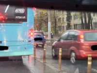 Sofer amendat cu 130 de lire sterline pentru ca a intrat pe banda de autobuz pentru a face loc unei ambulante