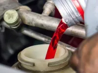 Lichid de transmisie vs servodirecție: când poți face substituirea și riscurile implicate