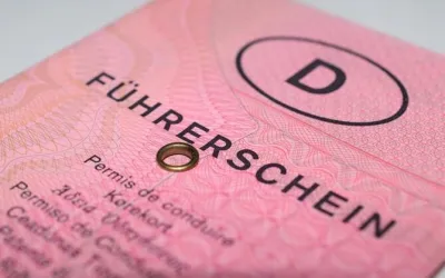 Un cetatean german, urmarit international, rescrie granitele Europei – acesta a vrut sa intre in Romania prezentand un permis de conducere fals, eliberat de „Imperiul German”