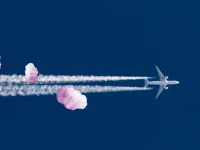 Care este explicatia darelor albe lasate de avioane pe cer?