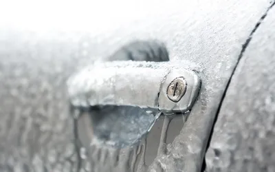 Så tinar du frusna billås: säkra och effektiva metoder för vintern