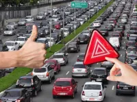 Methoden, mit denen sich alle Autofahrer im Verkehr gegenseitig helfen können. Praktizieren Sie sie?