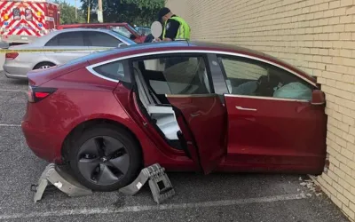 Studiu carVertical: 74% din mașinile Tesla au fost avariate, Ferrari și Lamborghini înregistrează costurile de reparații cele mai mari