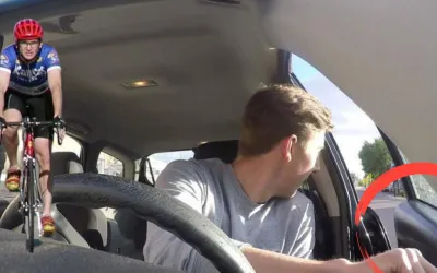 Nederlandsk teknik för att öppna dörren med höger hand: undvik cykelolyckor