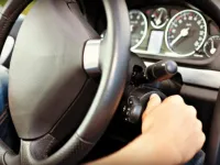 Cum pornește motorul - Procesul complet de la cheie la aprindere