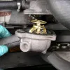 Unde se află termostatul auto și cum îl găsești rapid în motor