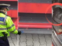 VIDEO: Un sofer roman de tir a gasit o solutie atat de igenioasa pentru a scapa de plata rovinietei incat si Politia a fost uimita.