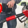 Pretul carburantilor la pompa a crescut considerabil in prima zi din an