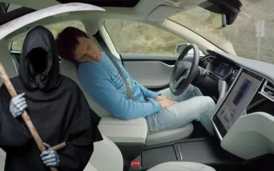 Incredibil dar adevarat: Politistii s-au chinui 15 minute sa trezeasca un sofer de Tesla care dormea la volan pe autostrada, in mers !!!