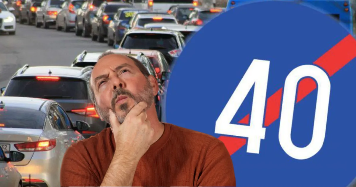 Indicatorul rutier albastru cu dungă roșie diagonală: sfârșitul vitezei ...