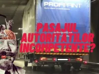 VIDEO: PE BUNE?! Inca o masina loveste PASAJUL UNIRII:  Autoutilitara cu caroseria modificata blocata in mijlocul tunelului
