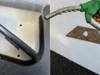 Lame de ras au fost gasite pe pompele de la o benzinarie