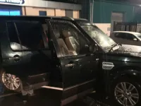 Un baiat de 14 ani a fost gasit la volanul unui bolid, cu parintii sai beti pe bancheta din spate