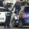 În Italia, un șofer a fost amendat de polițiști pentru că nu și-a încuiat ușile mașinii cu cheia.