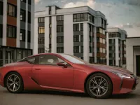 Opony letnie: co warto wiedzieć i kiedy je wymieniać?