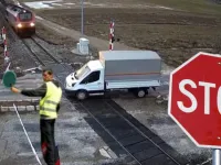 Cod Rutier: ce se intampla daca nu opresti la semnalului agentului de cale ferata?