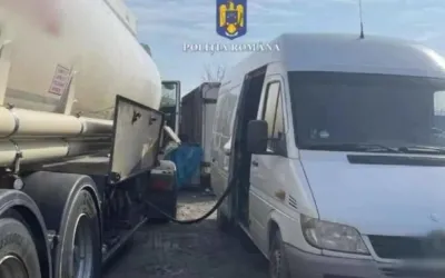 Imaginatia nu are limita - fura motorina direct din dubita