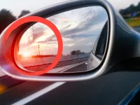 Oglinzile laterale cu linii punctate: functie de salvare a vietii!