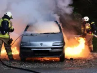 Poate o mașină să ia foc la impact? Cauzele și măsurile de prevenție