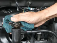 Kühlmittel im Kühler nachfüllen – Schritt-für-Schritt