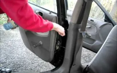 Lubrifierea ușilor auto: ghid complet pentru balamale și încuietori