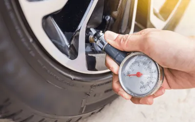 Cum afecteaza temperatura si altitudinea presiunea rotilor la masina