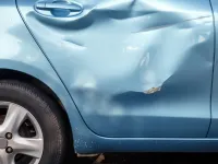 Repararea zgârieturilor și loviturilor minore la mașină - ghid complet DIY