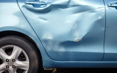 Reparatur von Kratzern und leichten Beulen am Auto – DIY-Leitfaden