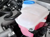 Vasul de expansiune: rol, verificare și probleme frecvente la sistemul de răcire auto