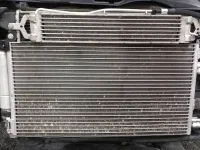 Devo lavare o pulire il radiatore dell'auto?