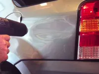 Come rimuovere facilmente le zone ammaccate della carrozzeria?