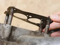 Cosa significa quando l'auto emette fumo bianco?