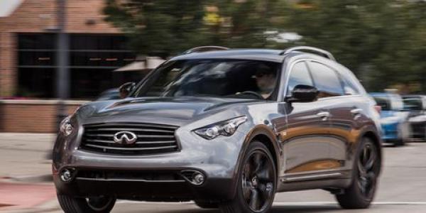 Infiniti QX70 echipat cu VQ37VHR