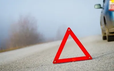 Ghid complet pentru avarii pe drum: pași esențiali de siguranță și proceduri