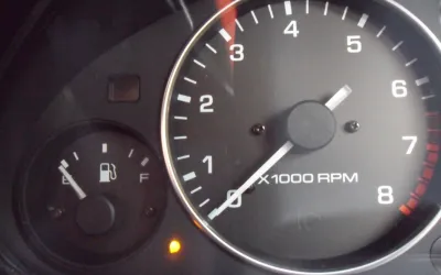 Perché non guidare con poco carburante nel serbatoio