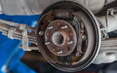 Cum funcționează frâna cu tambur și saboți: ghid complet