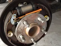 Fékdobok és fékbetétek meghibásodásának tünetei – hogyan ismerhetők fel