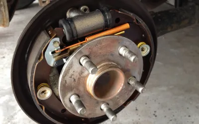 Symptoms of defective drum brakes and brake shoes – how to recognize them