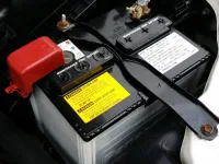 Cum să curățați bornele bateriei auto: ghid complet cu măsuri de siguranță