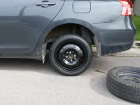 Cosa fare se hai un chiodo nel pneumatico?