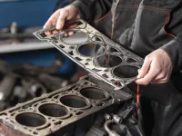 Quali sono i segni che indicano la necessità di cambiare la guarnizione della testata?