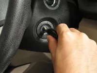 Hvordan får du start på bilen?