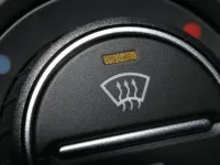 Cum funcționează încălzirea în parbriz și lunetă: ghid complet